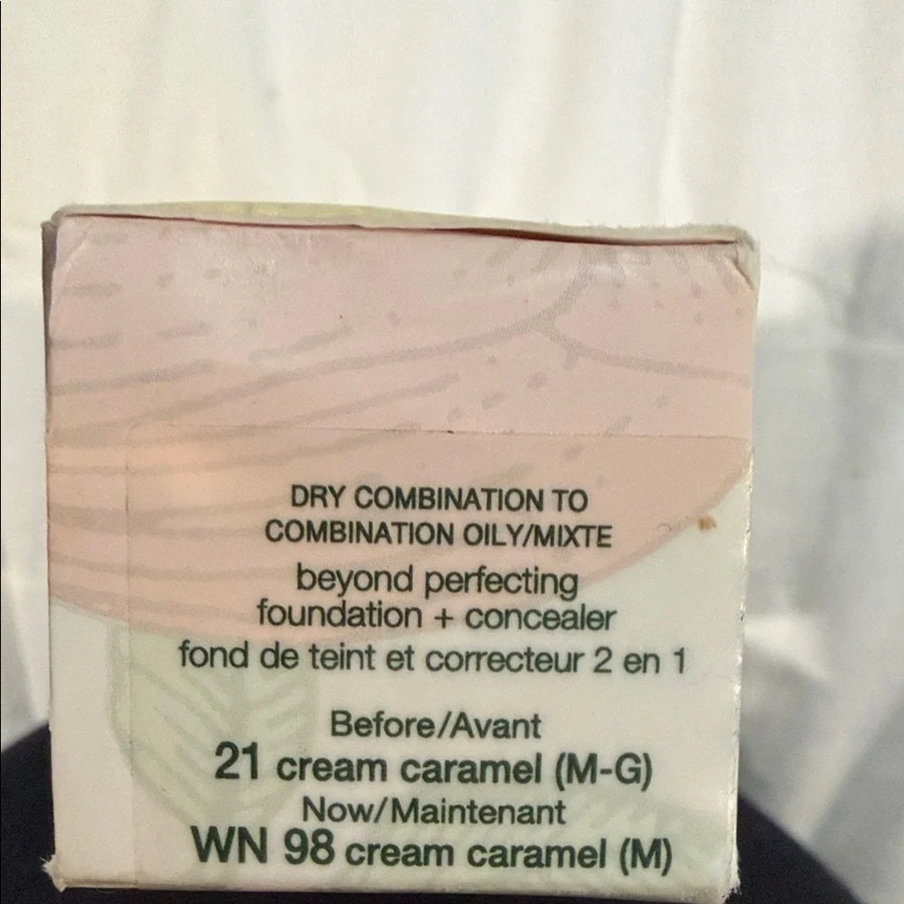 Clinique Beyond Perfecting Foundation + Concealer in Cream (21 Cream Caramel)
